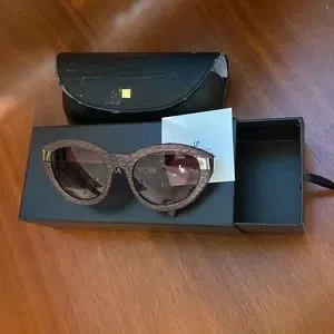 Linda Farrow | Accessories | Brand New Linda Farrow  display picture 2